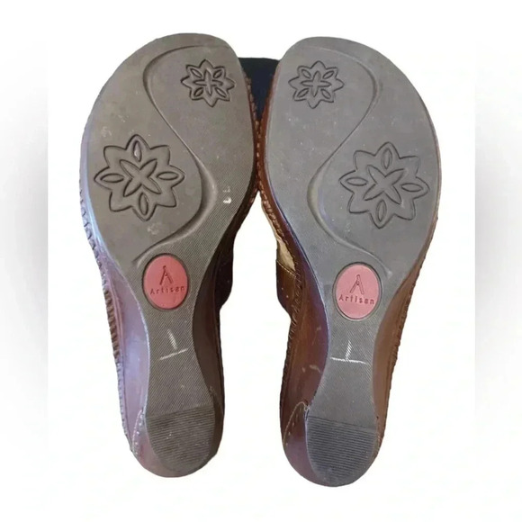 Clarks Artisan Brown Gold Thong Sandals Slides Size  10M - Picture 7 of 8